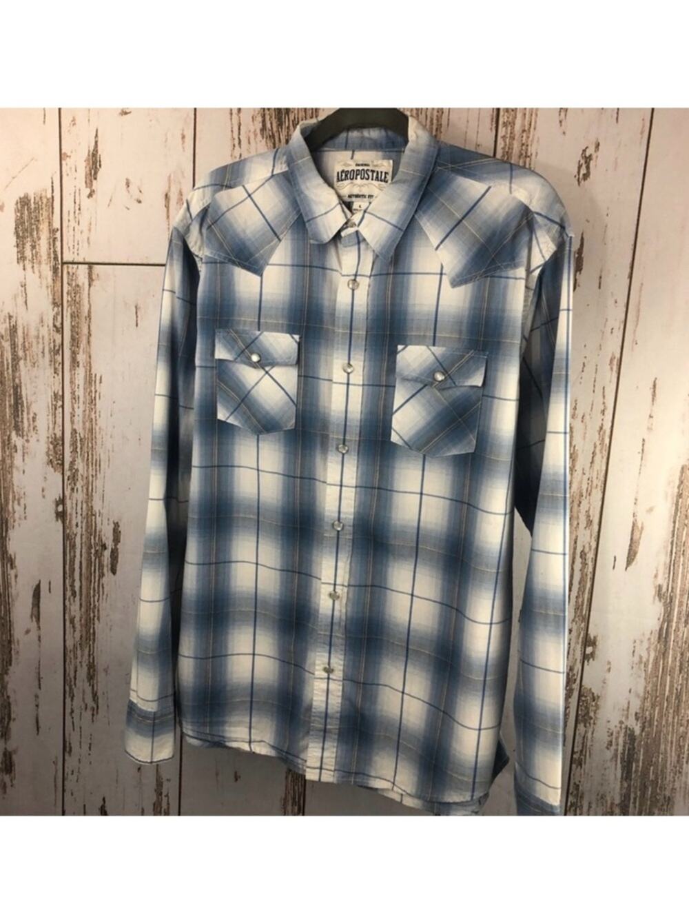 Aeropostale Shirt, Authentic Fit, Size Large. In excellent condition!